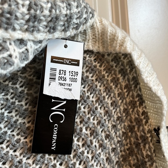 NWT International INC Company knit poncho - Picture 4 of 5